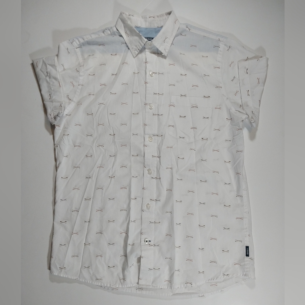 Izod men's size medium short sleeve button up shirt.